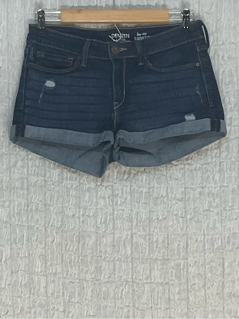 Denizen From Levi’s Women’s Low Rise Shortie Denim Shorts Size 11 W30 Distressed